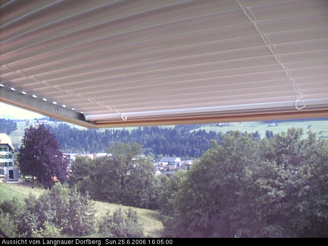 Webcam-Bild: Aussicht vom Dorfberg in Langnau 20060625-160500