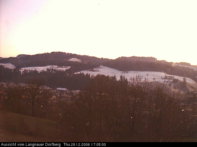 Webcam-Bild: Aussicht vom Dorfberg in Langnau 20061228-170500
