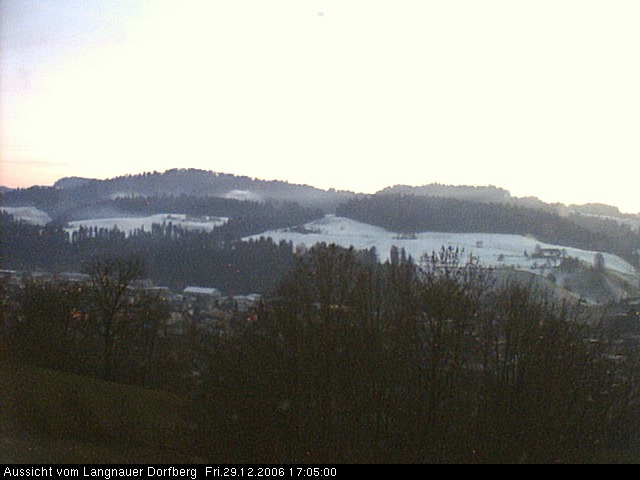 Webcam-Bild: Aussicht vom Dorfberg in Langnau 20061229-170500