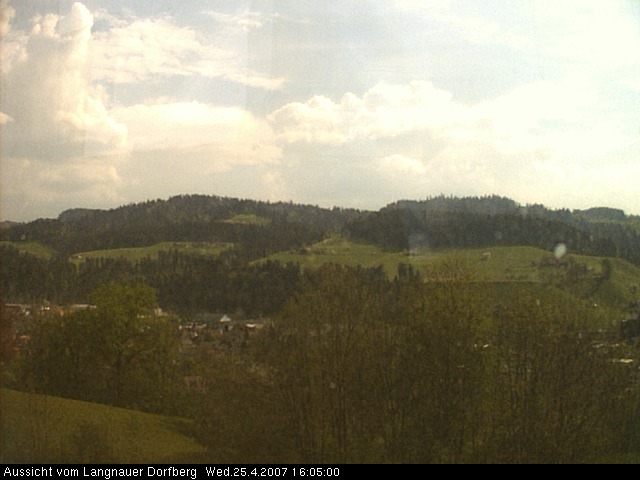 Webcam-Bild: Aussicht vom Dorfberg in Langnau 20070425-160500