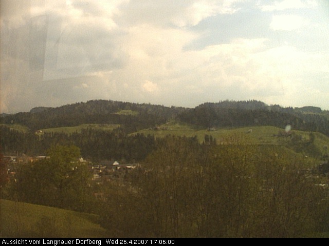 Webcam-Bild: Aussicht vom Dorfberg in Langnau 20070425-170500