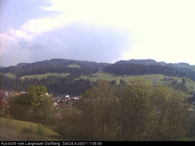 Webcam-Bild: Aussicht vom Dorfberg in Langnau 20070428-170500