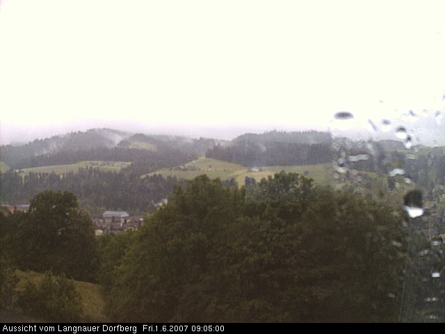 Webcam-Bild: Aussicht vom Dorfberg in Langnau 20070601-090500
