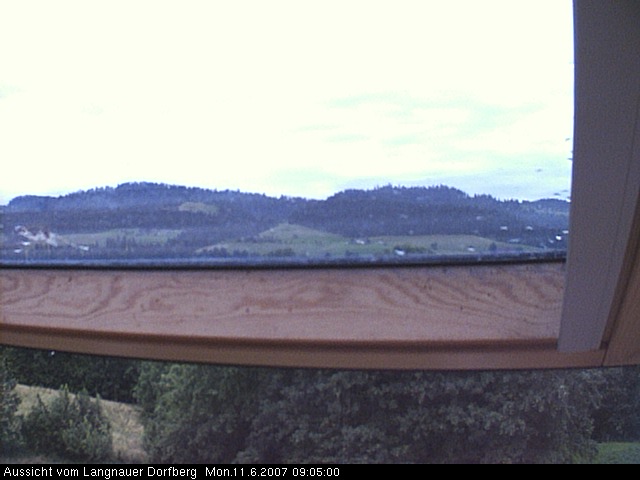 Webcam-Bild: Aussicht vom Dorfberg in Langnau 20070611-090500