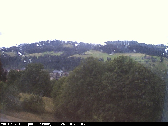 Webcam-Bild: Aussicht vom Dorfberg in Langnau 20070625-090500