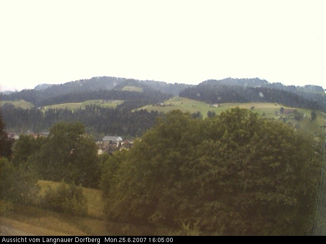 Webcam-Bild: Aussicht vom Dorfberg in Langnau 20070625-160500