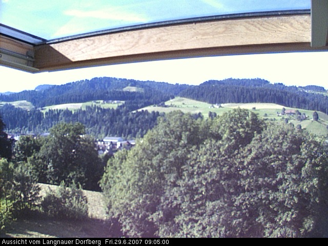 Webcam-Bild: Aussicht vom Dorfberg in Langnau 20070629-090500