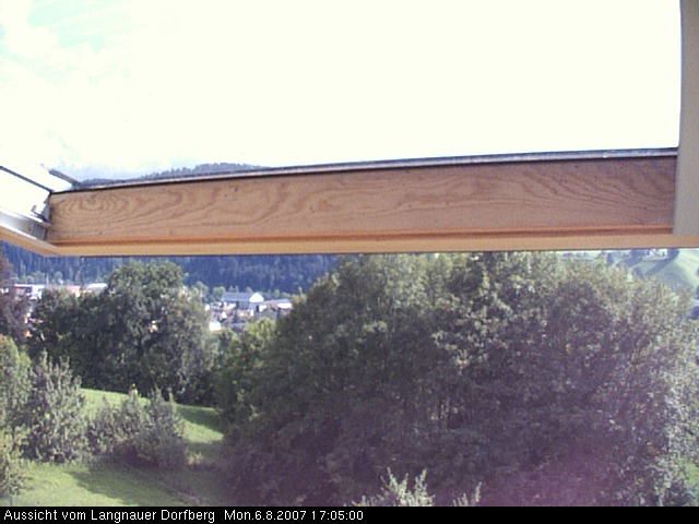 Webcam-Bild: Aussicht vom Dorfberg in Langnau 20070806-170500