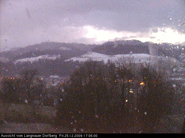 Webcam-Bild: Aussicht vom Dorfberg in Langnau 20091225-170500