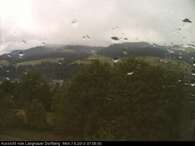 Webcam-Bild: Aussicht vom Dorfberg in Langnau 20100607-070500