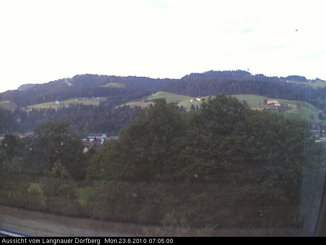 Webcam-Bild: Aussicht vom Dorfberg in Langnau 20100823-070500