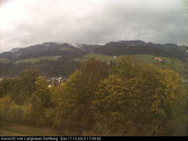 Webcam-Bild: Aussicht vom Dorfberg in Langnau 20101017-170500