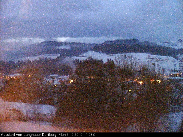 Webcam-Bild: Aussicht vom Dorfberg in Langnau 20101206-170500
