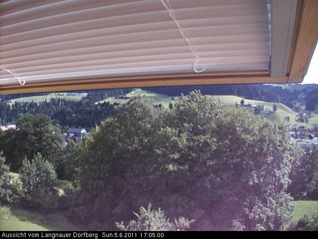 Webcam-Bild: Aussicht vom Dorfberg in Langnau 20110605-170500