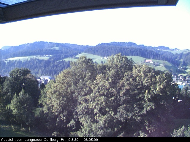 Webcam-Bild: Aussicht vom Dorfberg in Langnau 20110819-080500