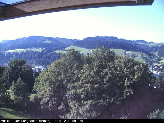 Webcam-Bild: Aussicht vom Dorfberg in Langnau 20110819-090500