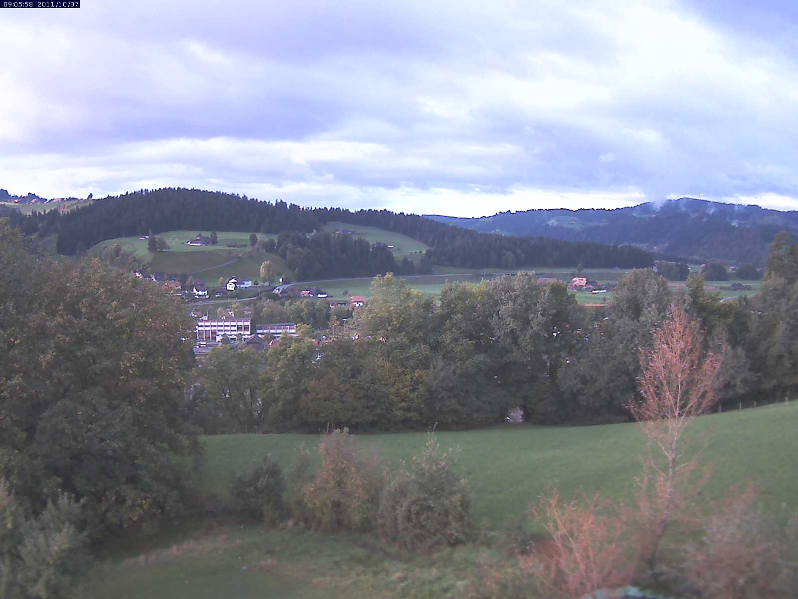 Webcam-Bild: Aussicht vom Dorfberg in Langnau 20111007-100600