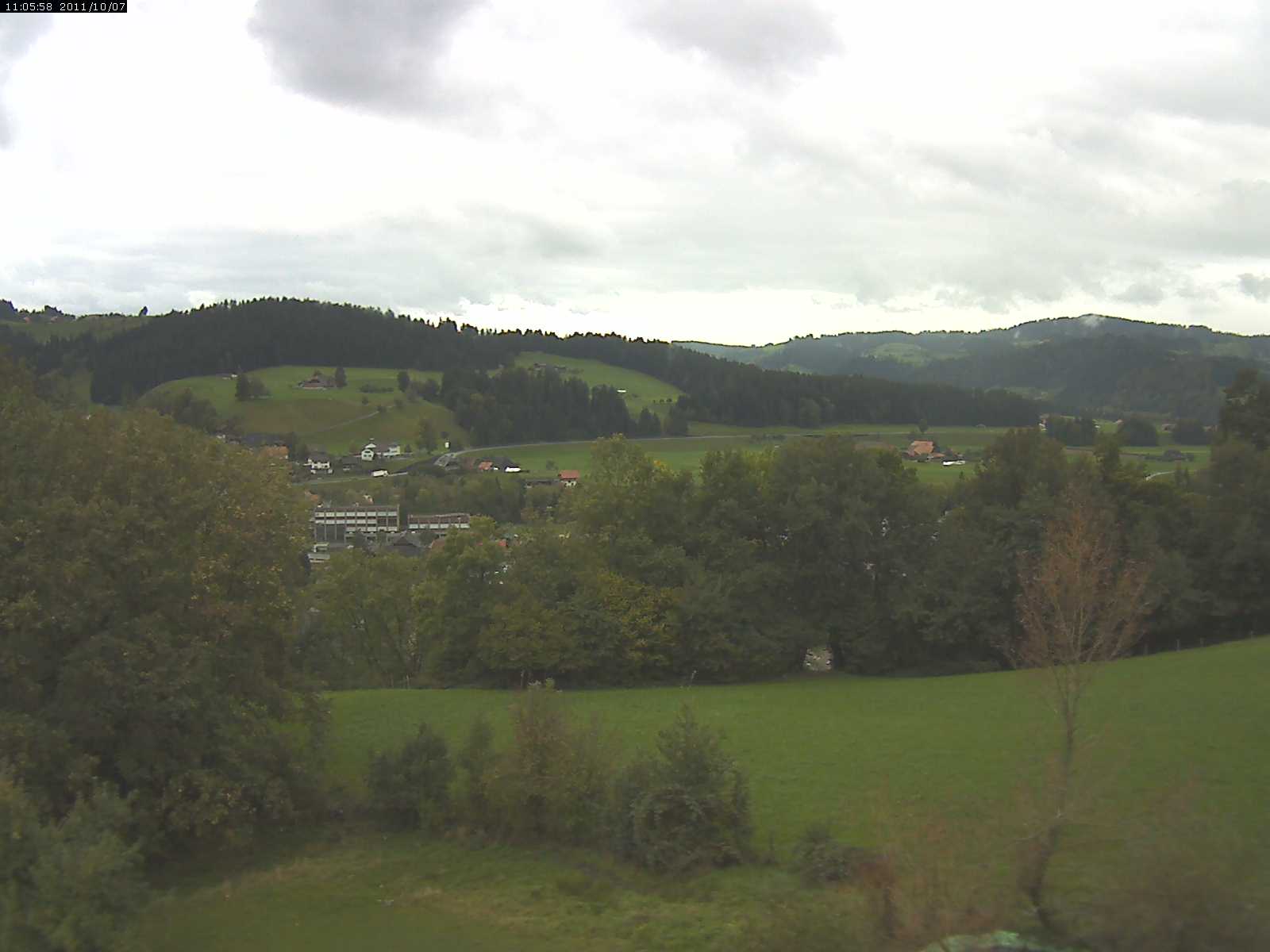 Webcam-Bild: Aussicht vom Dorfberg in Langnau 20111007-120600