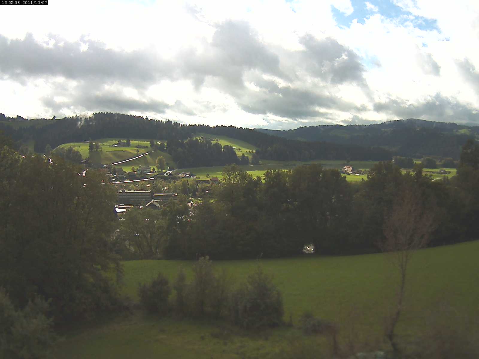 Webcam-Bild: Aussicht vom Dorfberg in Langnau 20111007-160600