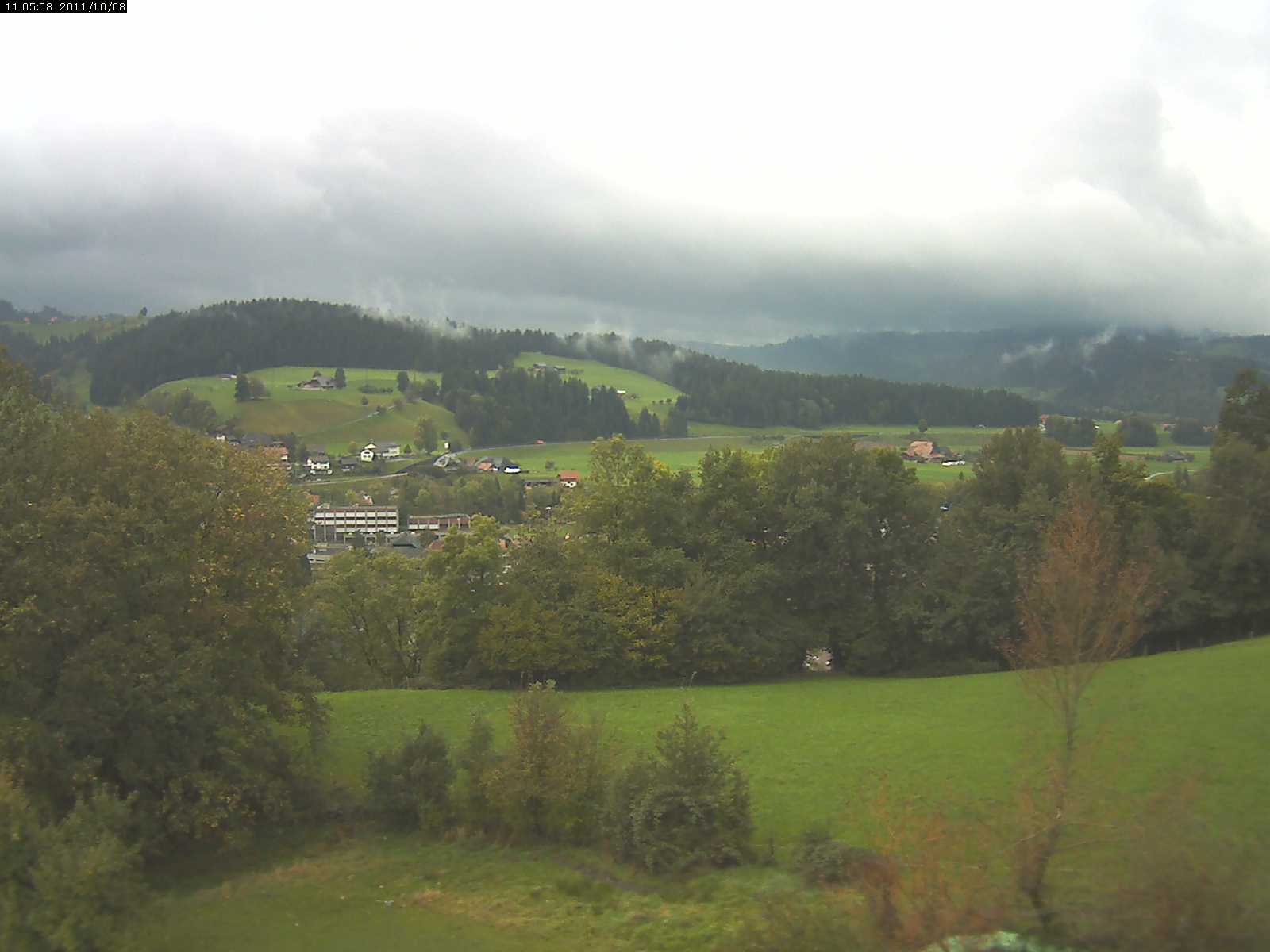 Webcam-Bild: Aussicht vom Dorfberg in Langnau 20111008-120600