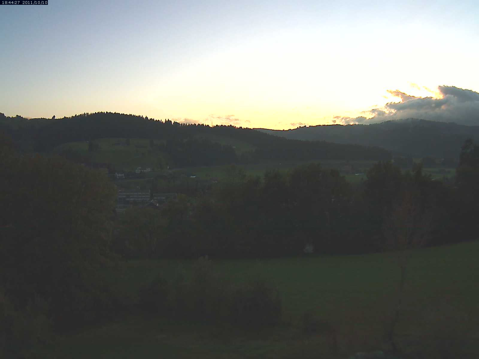 Webcam-Bild: Aussicht vom Dorfberg in Langnau 20111011-080600