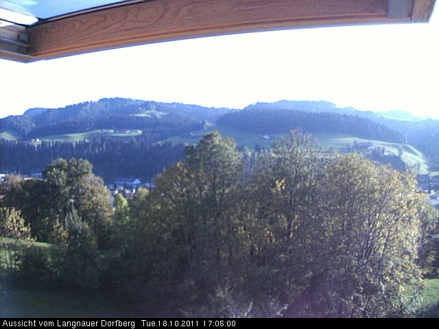 Webcam-Bild: Aussicht vom Dorfberg in Langnau 20111018-170500