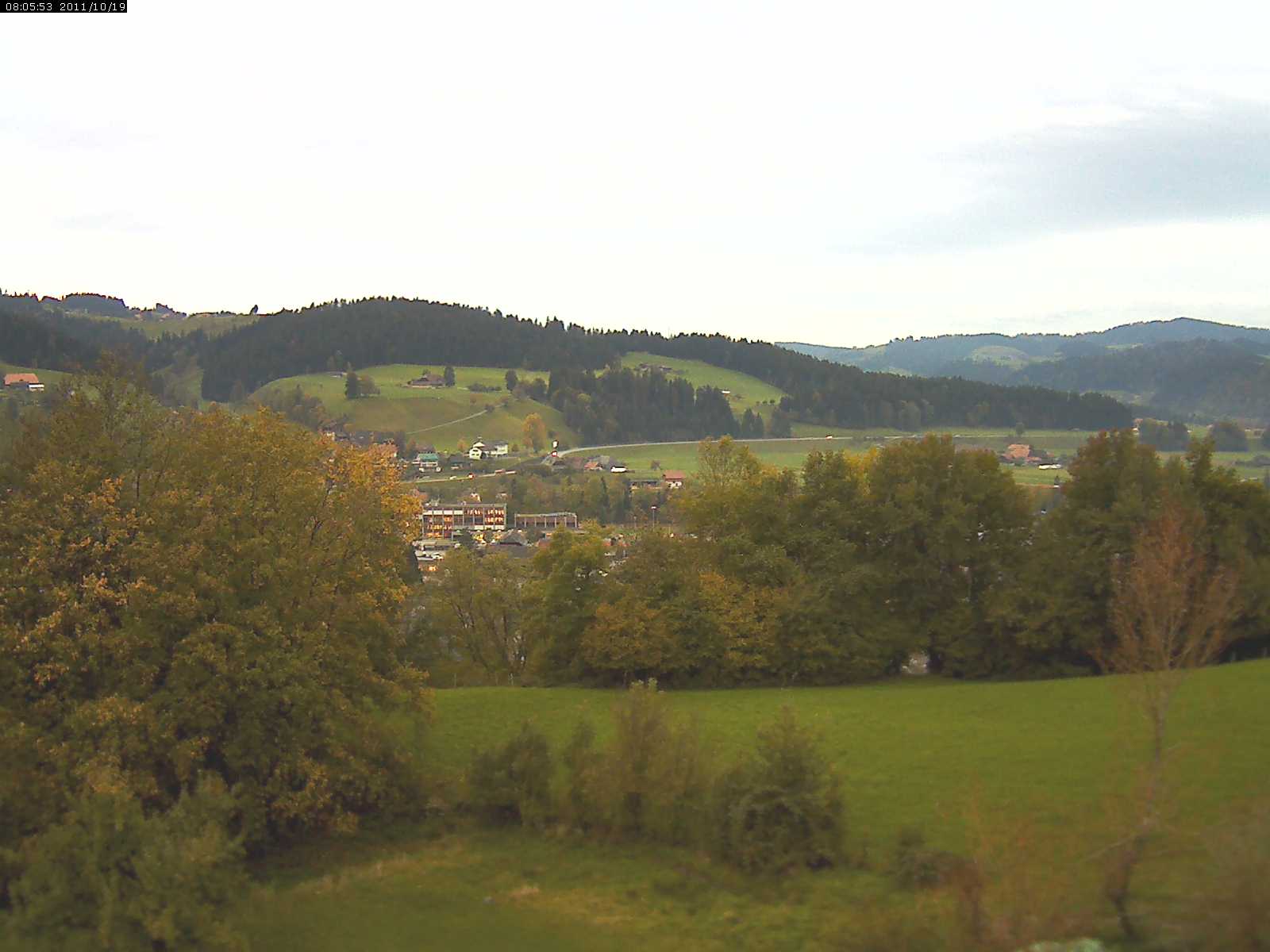 Webcam-Bild: Aussicht vom Dorfberg in Langnau 20111019-080600
