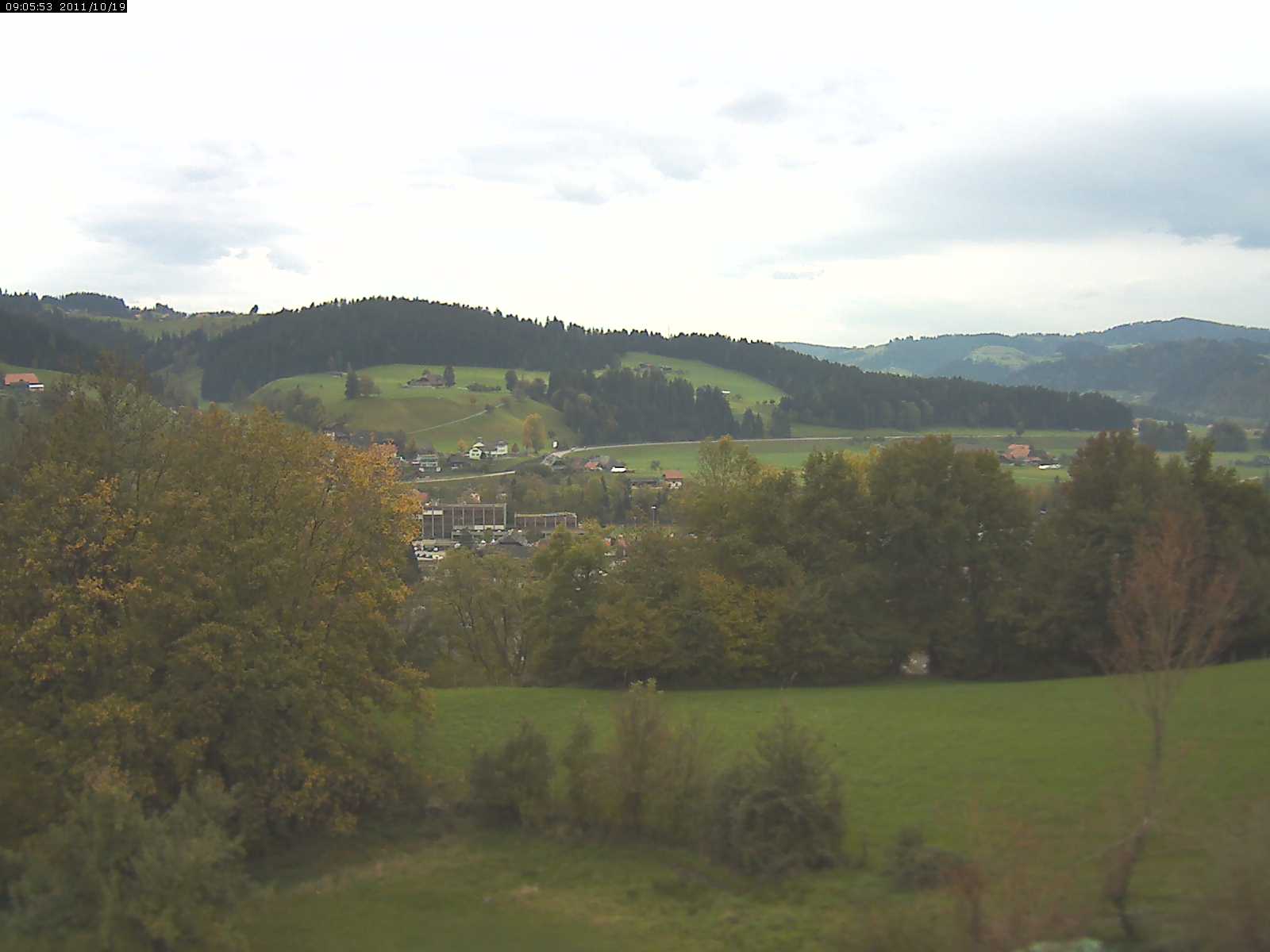 Webcam-Bild: Aussicht vom Dorfberg in Langnau 20111019-090600