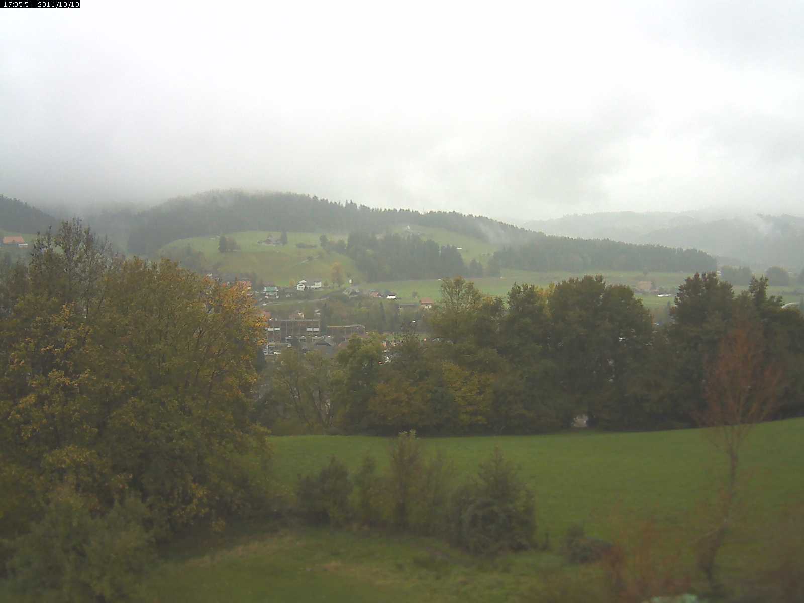 Webcam-Bild: Aussicht vom Dorfberg in Langnau 20111019-170600