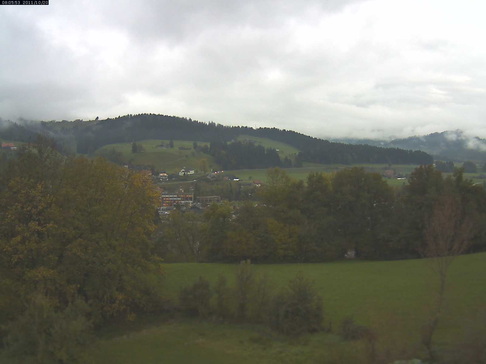 Webcam-Bild: Aussicht vom Dorfberg in Langnau 20111020-080600
