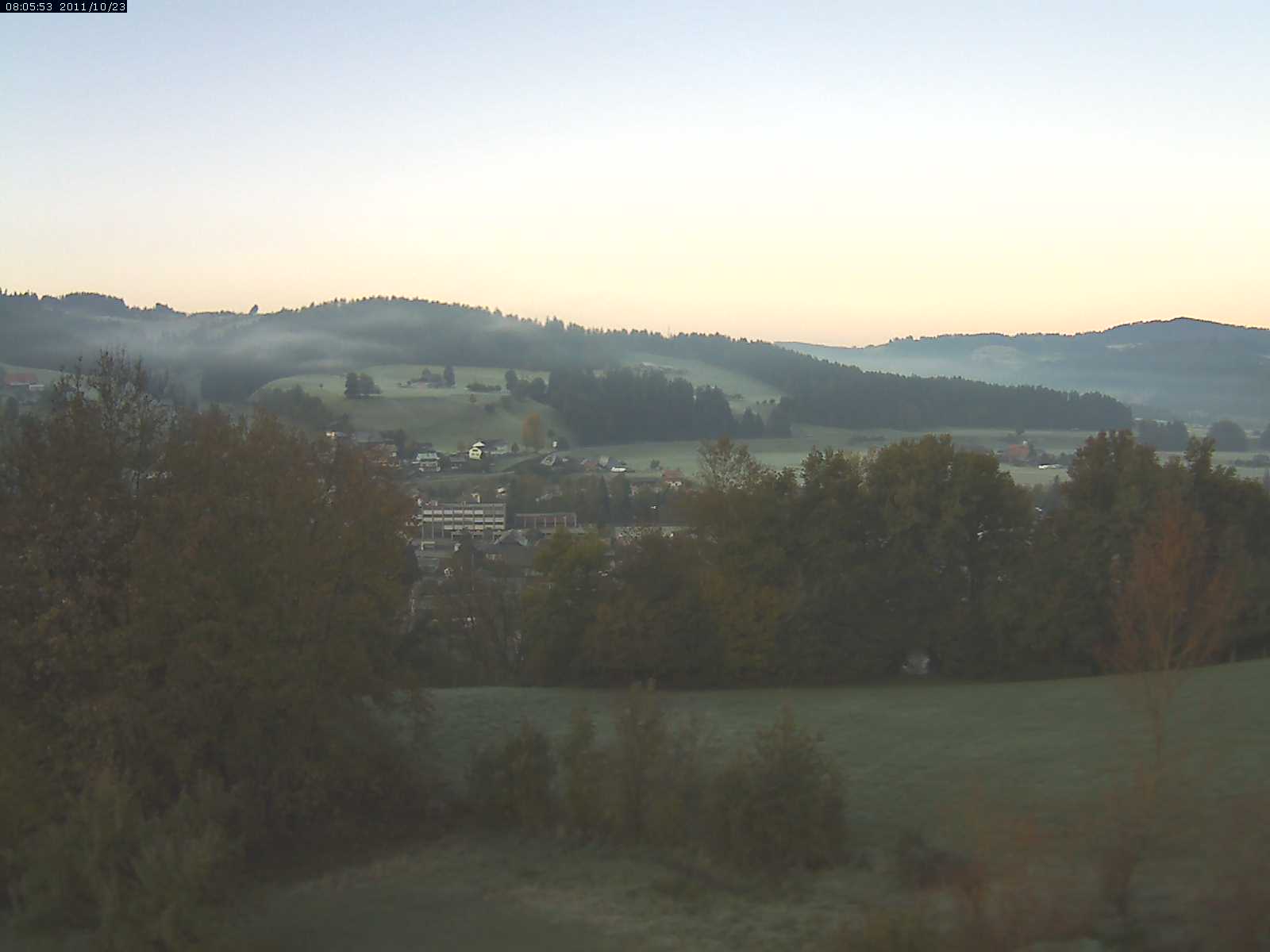 Webcam-Bild: Aussicht vom Dorfberg in Langnau 20111023-080600