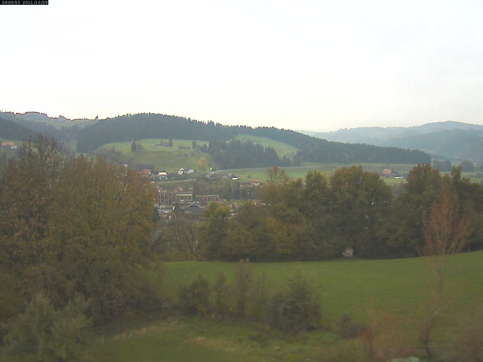 Webcam-Bild: Aussicht vom Dorfberg in Langnau 20111025-090600