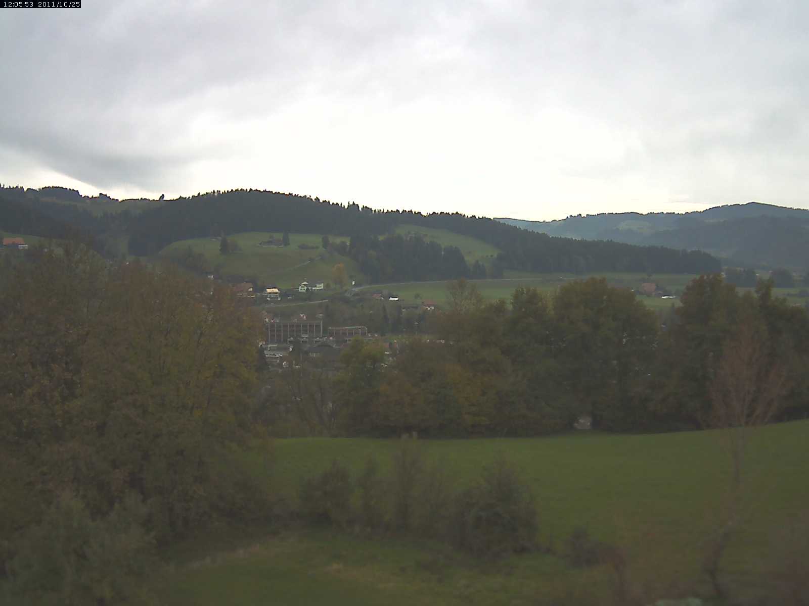 Webcam-Bild: Aussicht vom Dorfberg in Langnau 20111025-120600