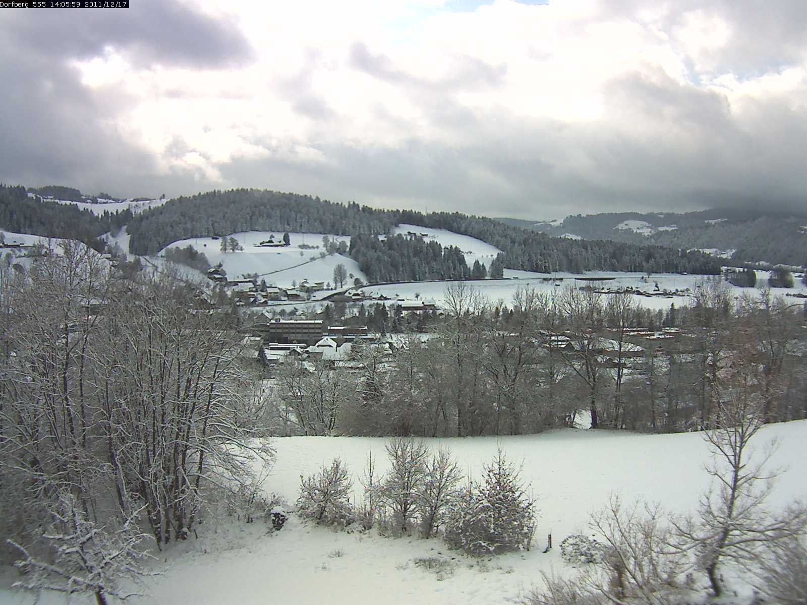 Webcam-Bild: Aussicht vom Dorfberg in Langnau 20111217-140600