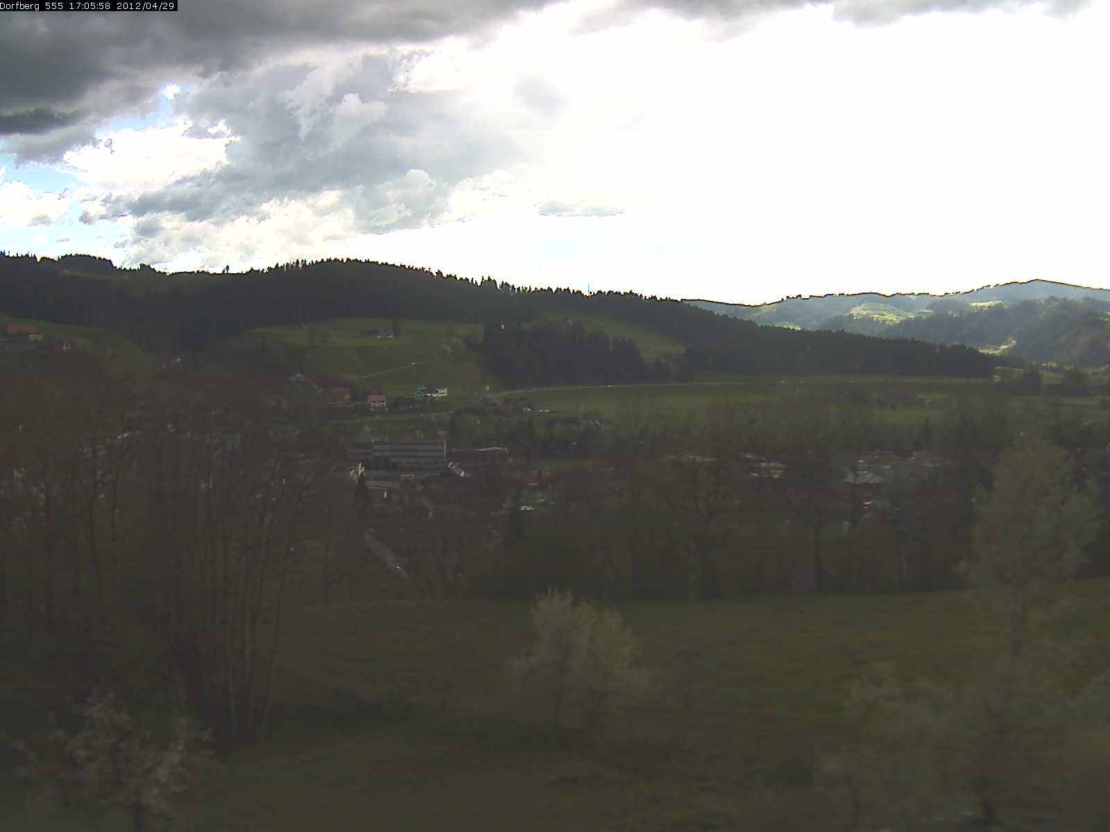 Webcam-Bild: Aussicht vom Dorfberg in Langnau 20120429-170600