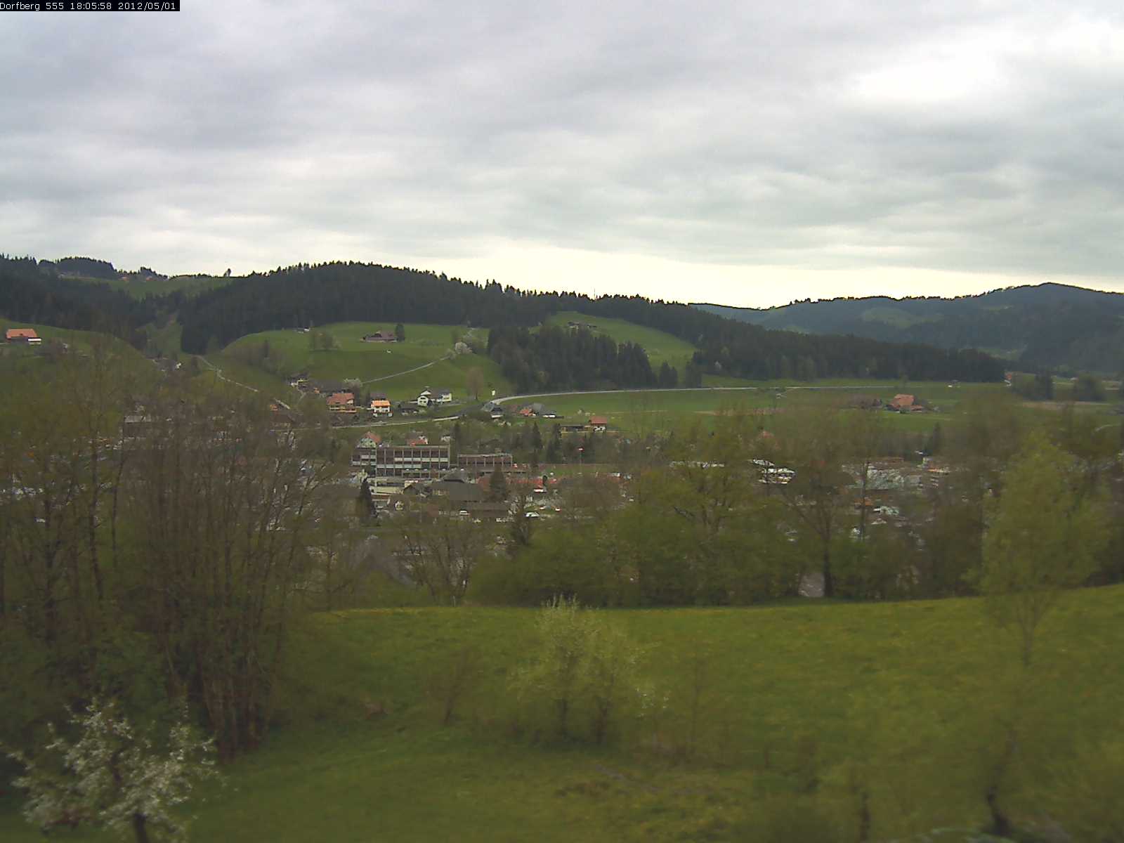 Webcam-Bild: Aussicht vom Dorfberg in Langnau 20120501-180600