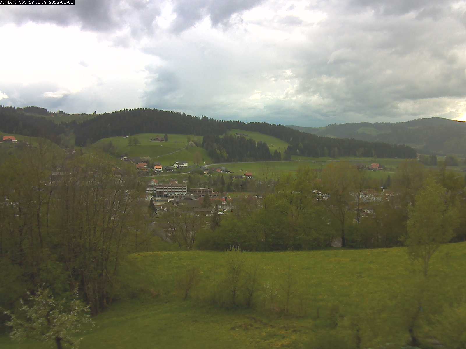 Webcam-Bild: Aussicht vom Dorfberg in Langnau 20120505-180600