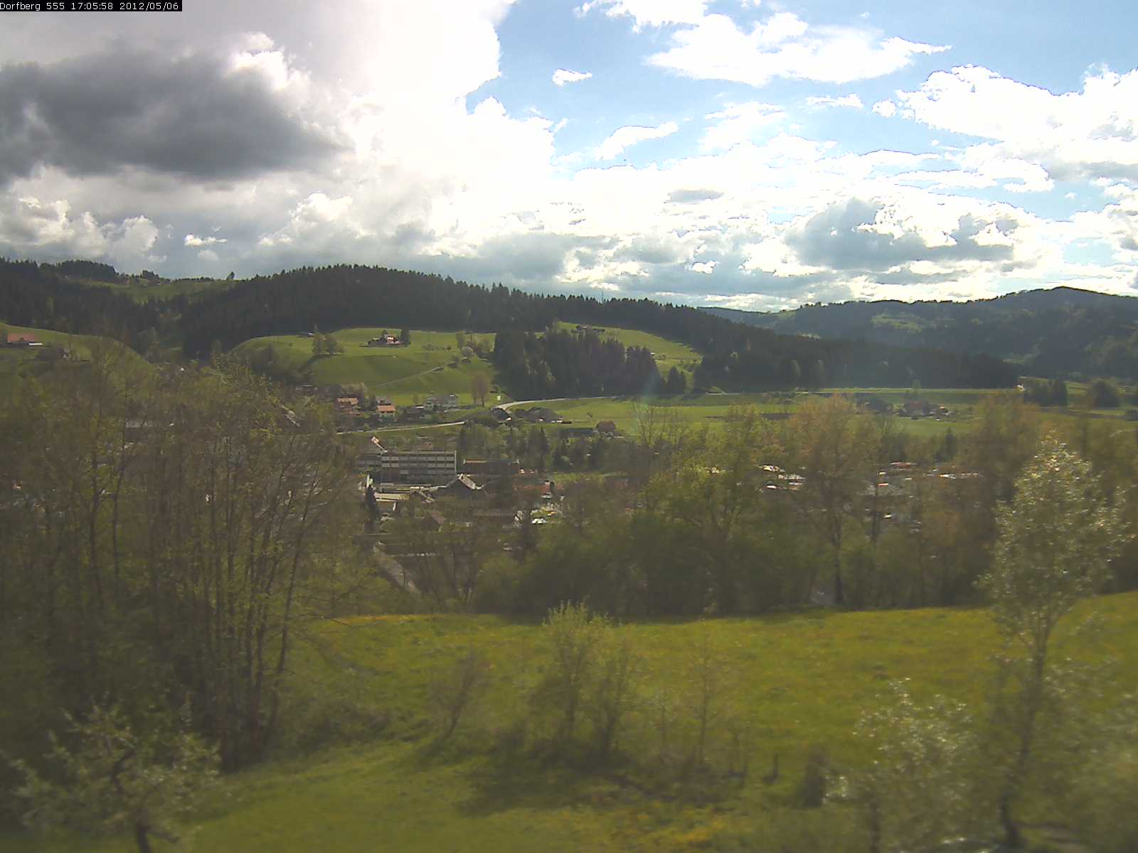 Webcam-Bild: Aussicht vom Dorfberg in Langnau 20120506-170600