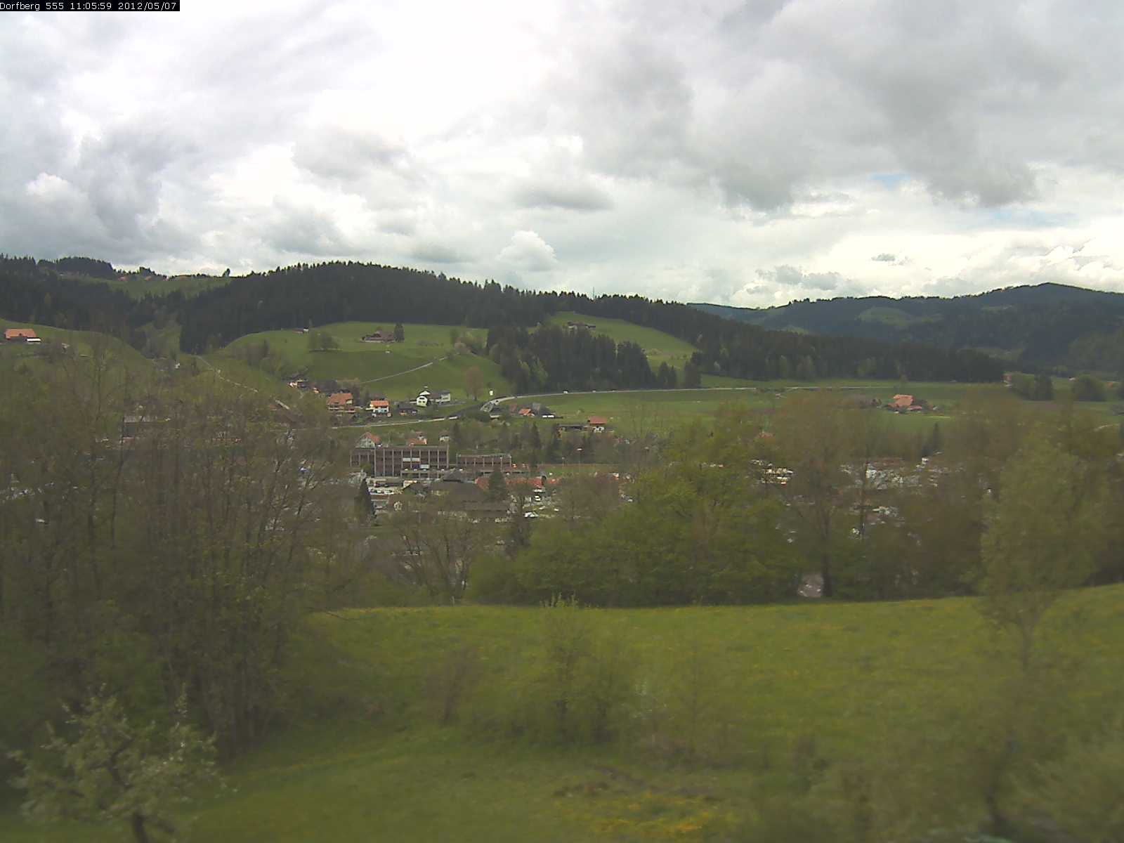 Webcam-Bild: Aussicht vom Dorfberg in Langnau 20120507-110600