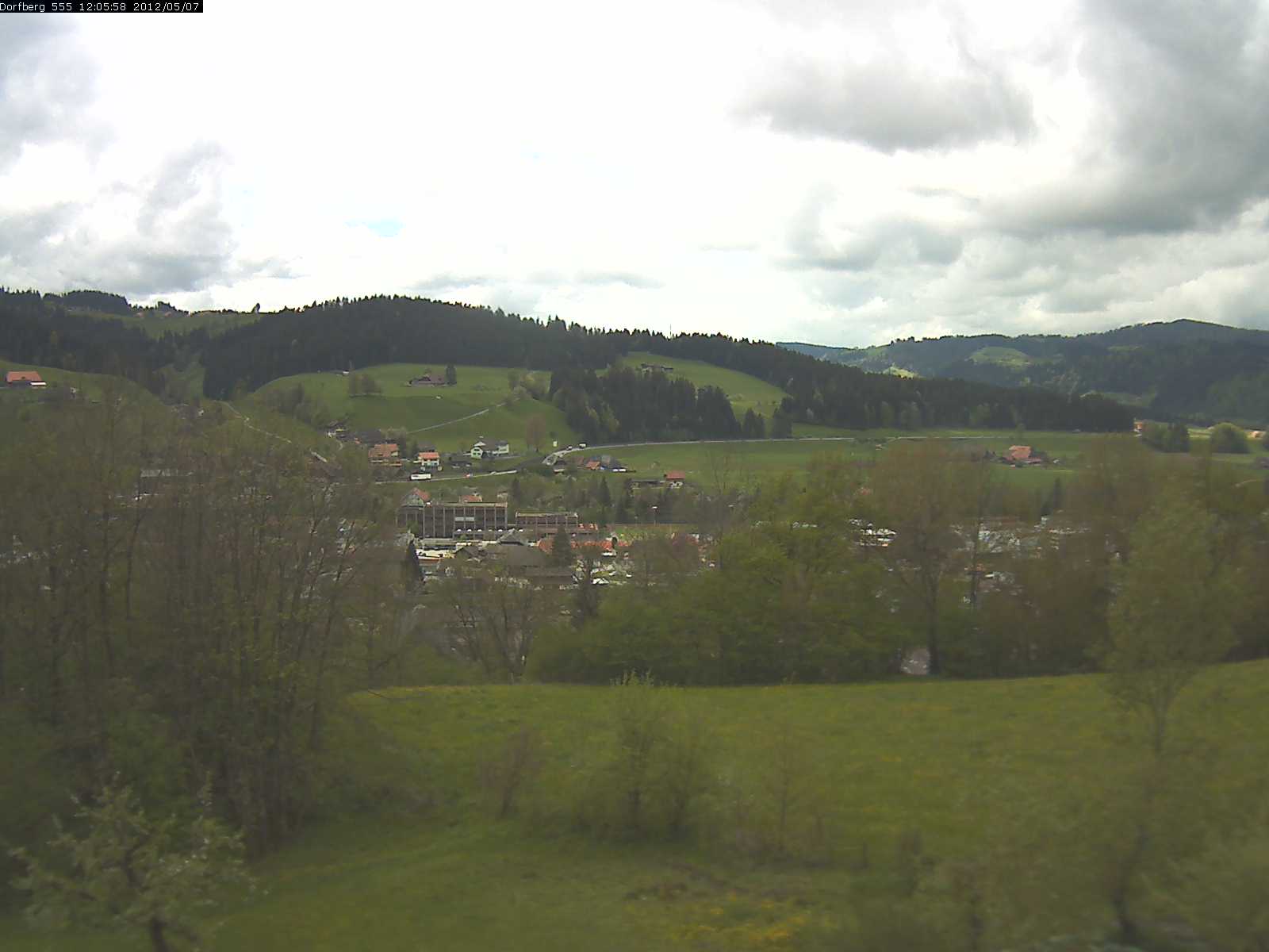 Webcam-Bild: Aussicht vom Dorfberg in Langnau 20120507-120600