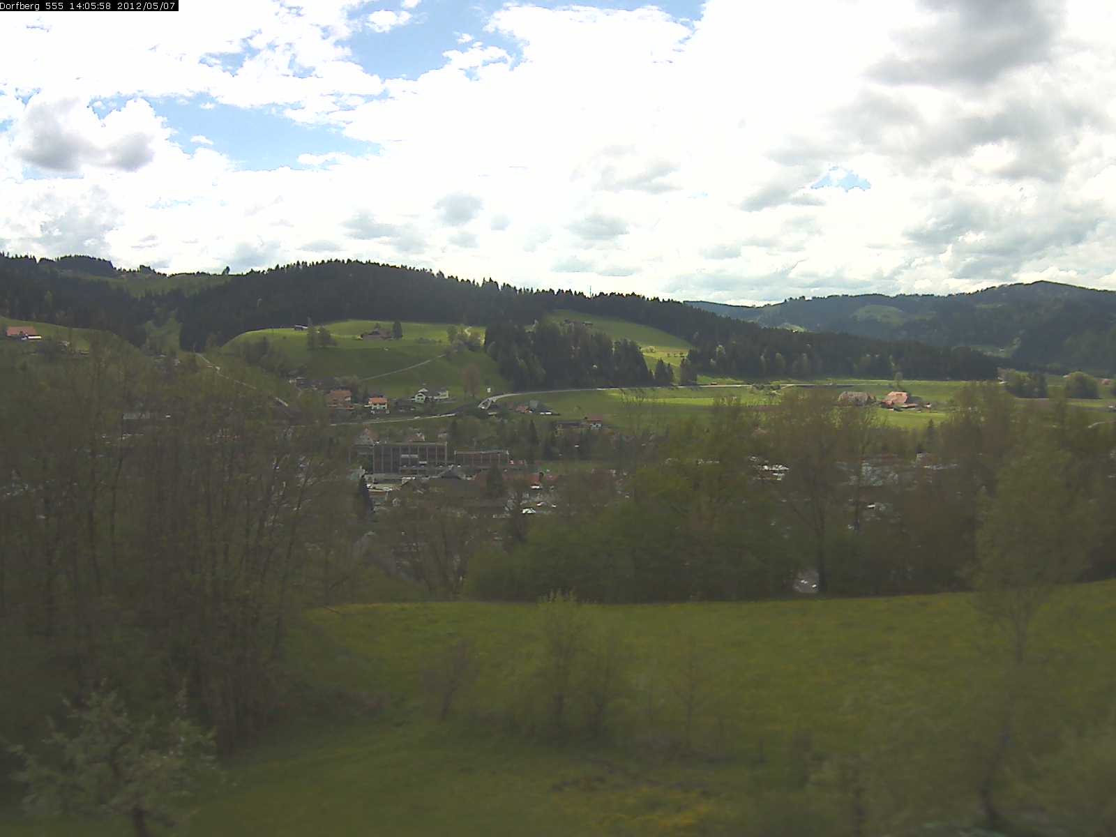 Webcam-Bild: Aussicht vom Dorfberg in Langnau 20120507-140600