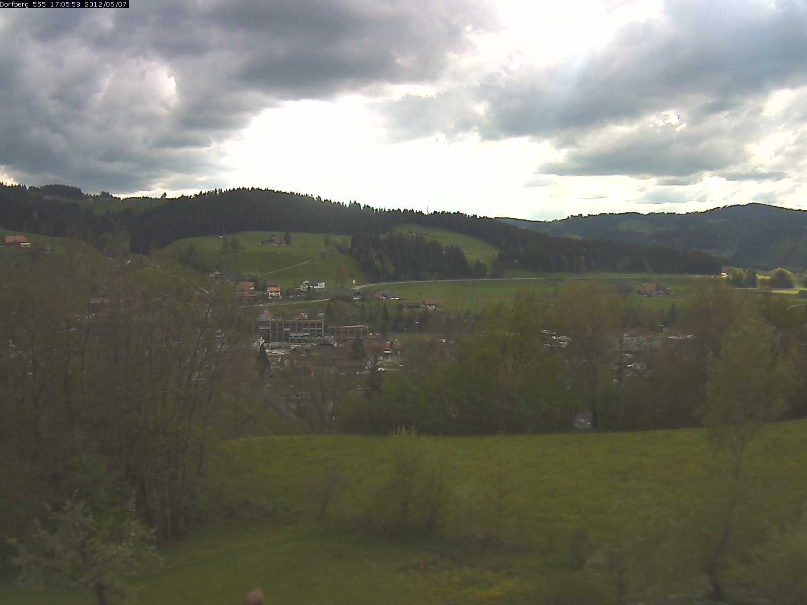 Webcam-Bild: Aussicht vom Dorfberg in Langnau 20120507-170600
