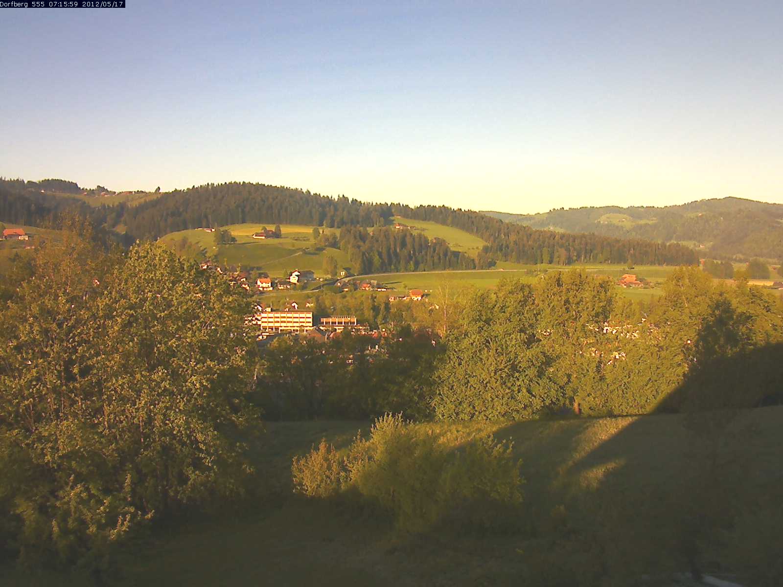 Webcam-Bild: Aussicht vom Dorfberg in Langnau 20120517-071600