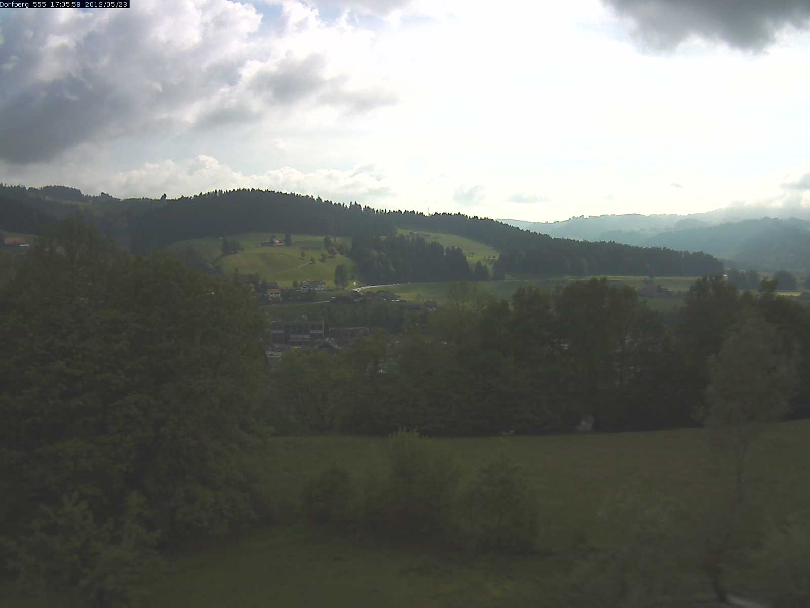 Webcam-Bild: Aussicht vom Dorfberg in Langnau 20120523-170600
