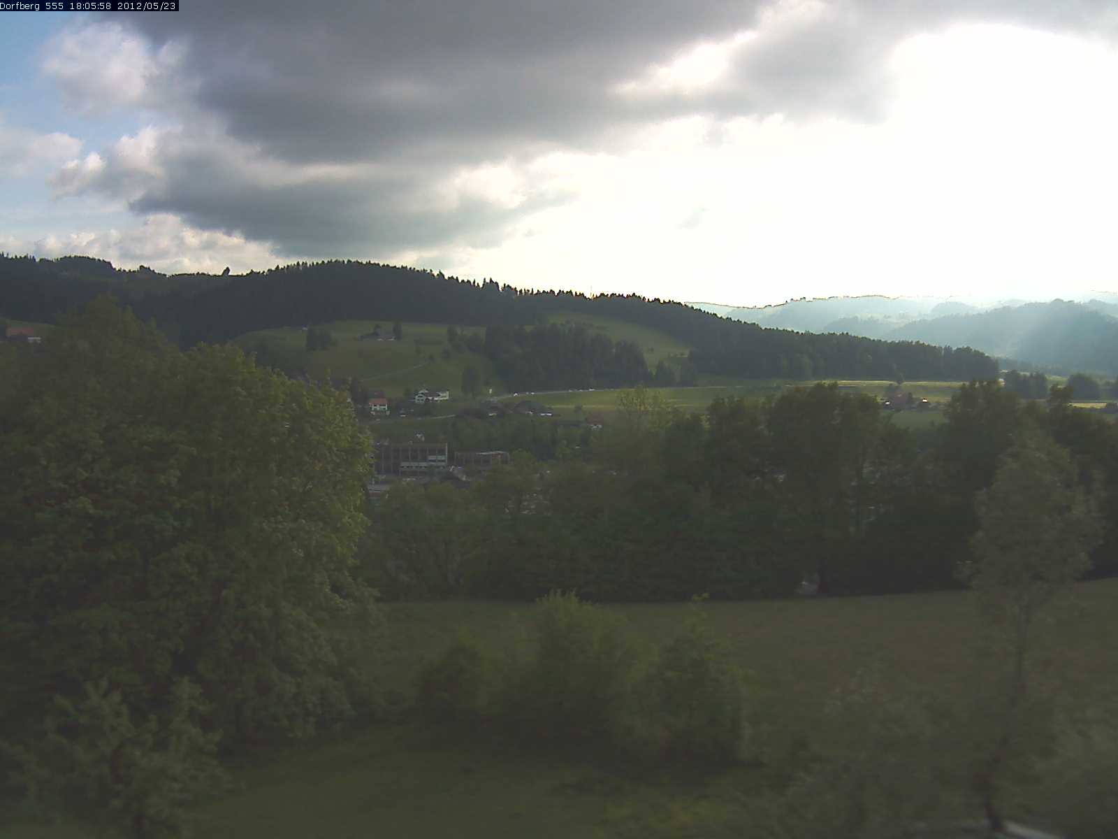 Webcam-Bild: Aussicht vom Dorfberg in Langnau 20120523-180600