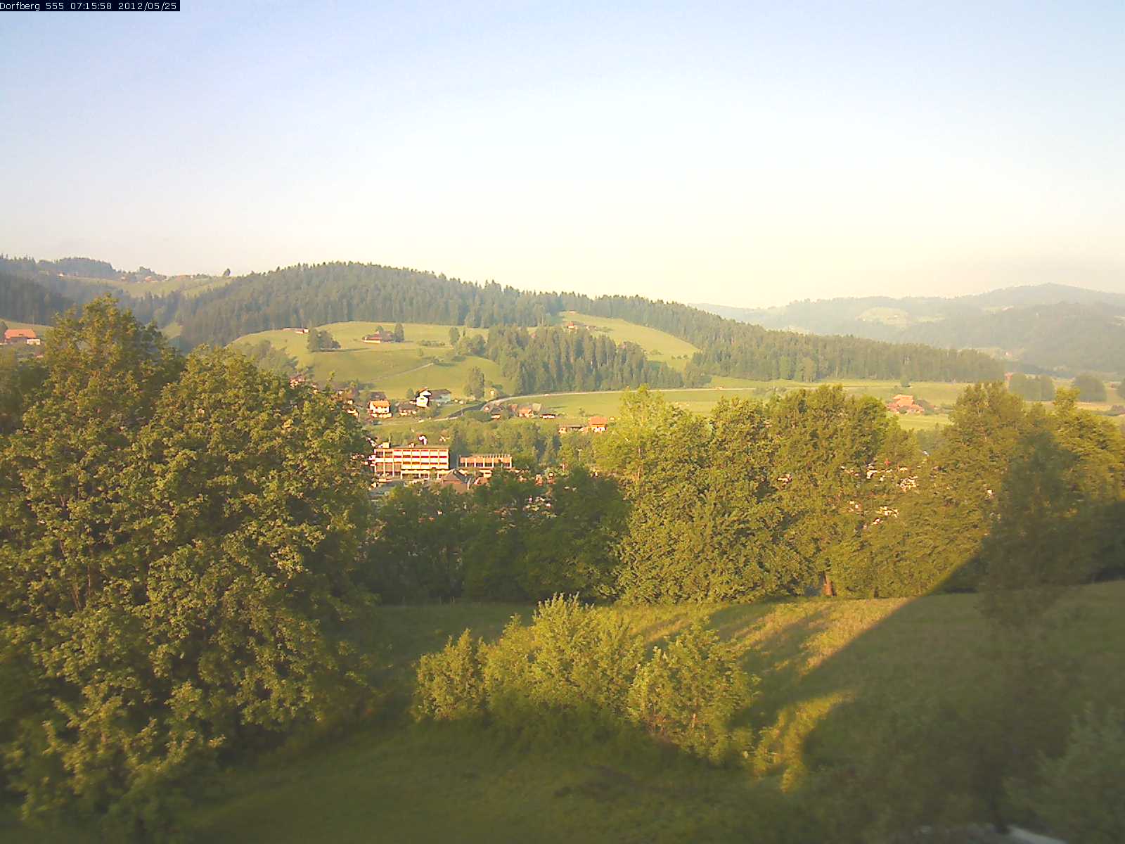 Webcam-Bild: Aussicht vom Dorfberg in Langnau 20120525-071600