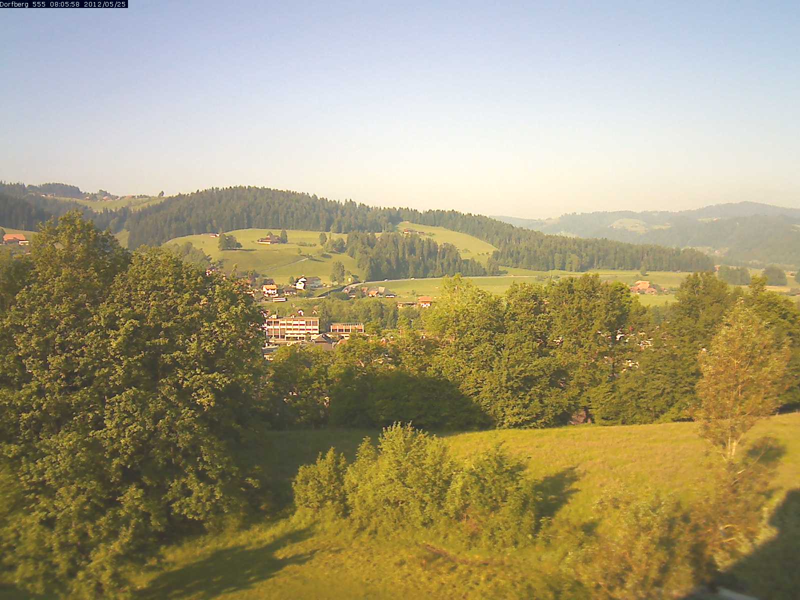 Webcam-Bild: Aussicht vom Dorfberg in Langnau 20120525-080600