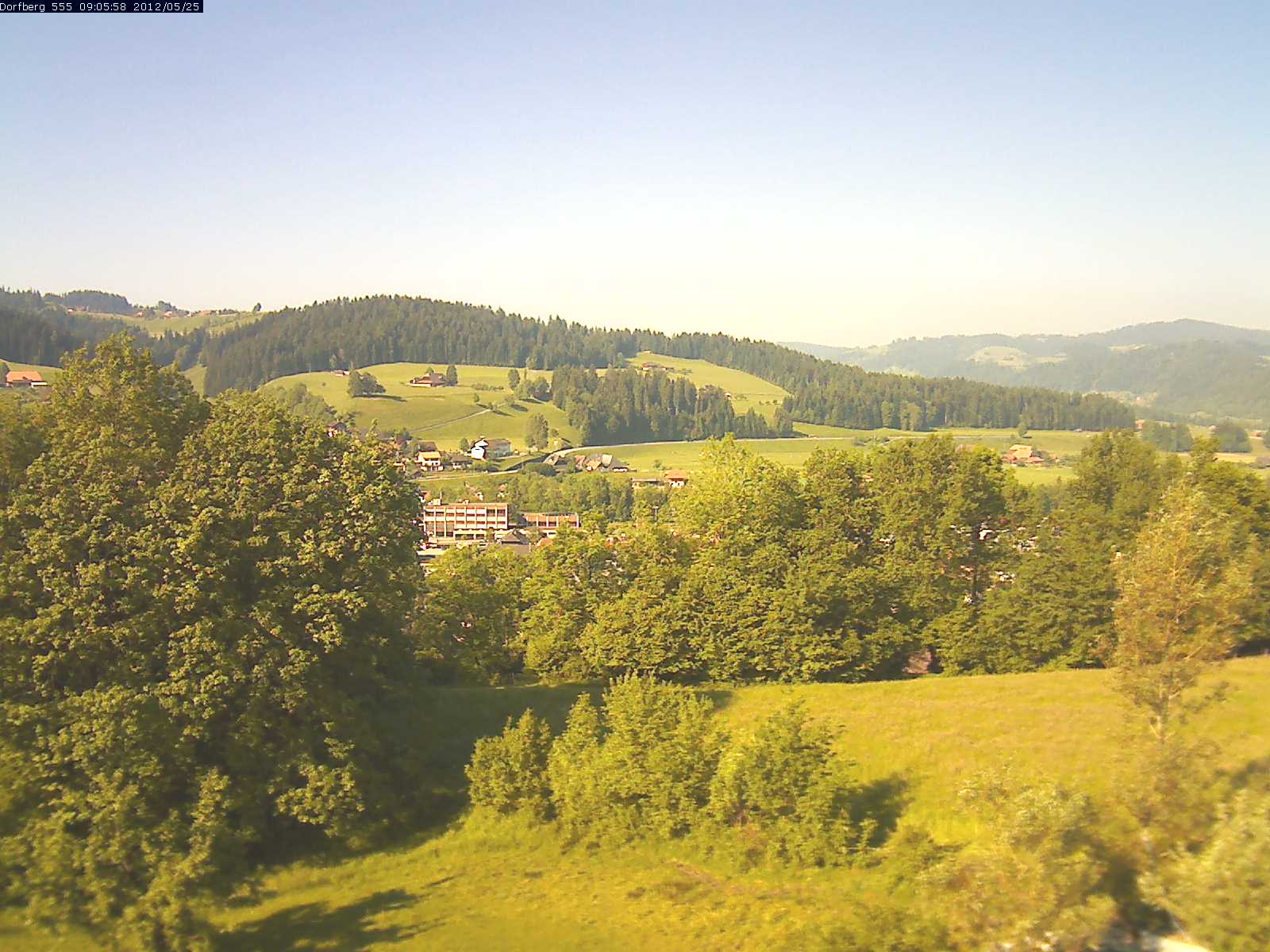 Webcam-Bild: Aussicht vom Dorfberg in Langnau 20120525-090600