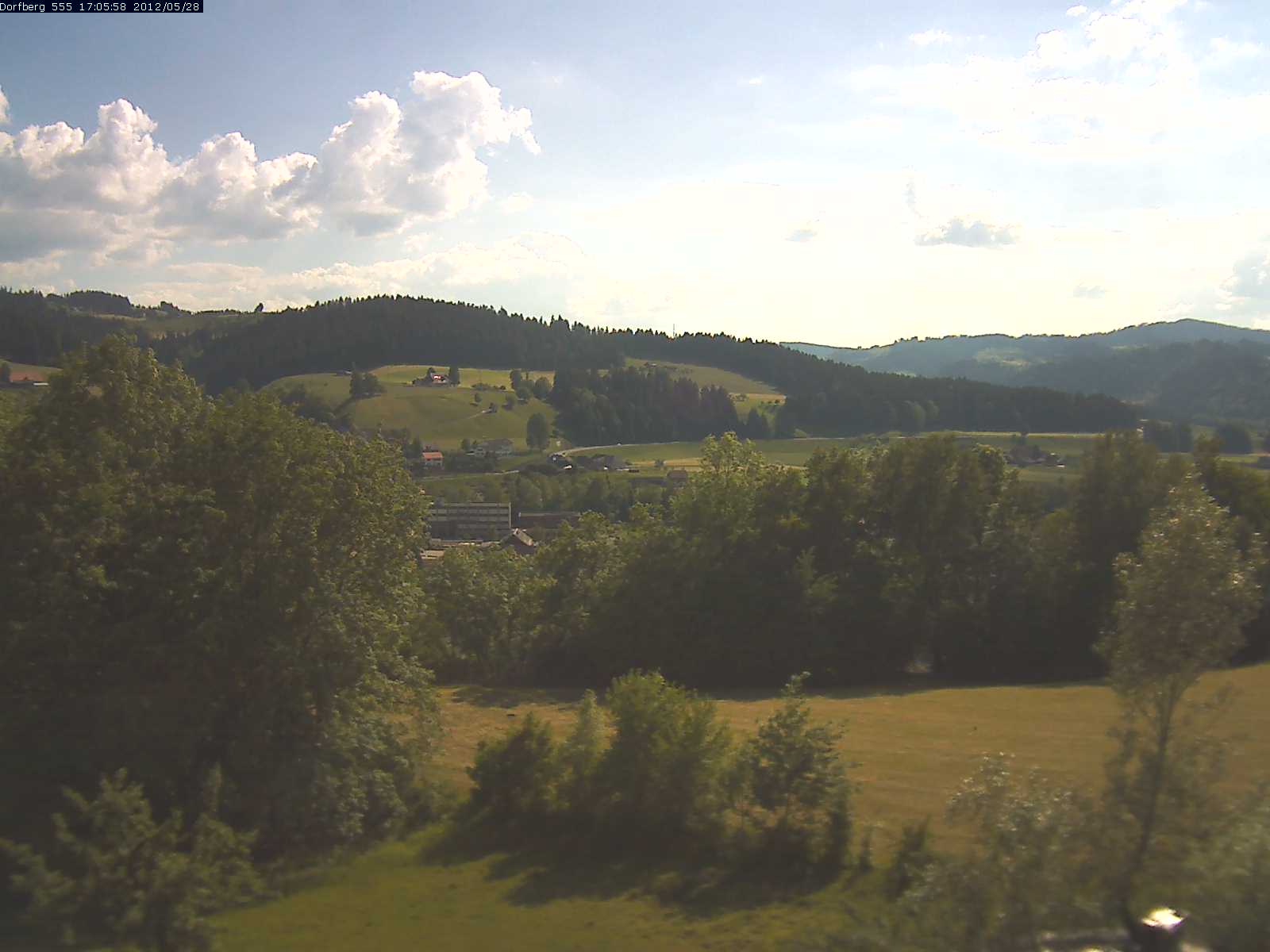 Webcam-Bild: Aussicht vom Dorfberg in Langnau 20120528-170600
