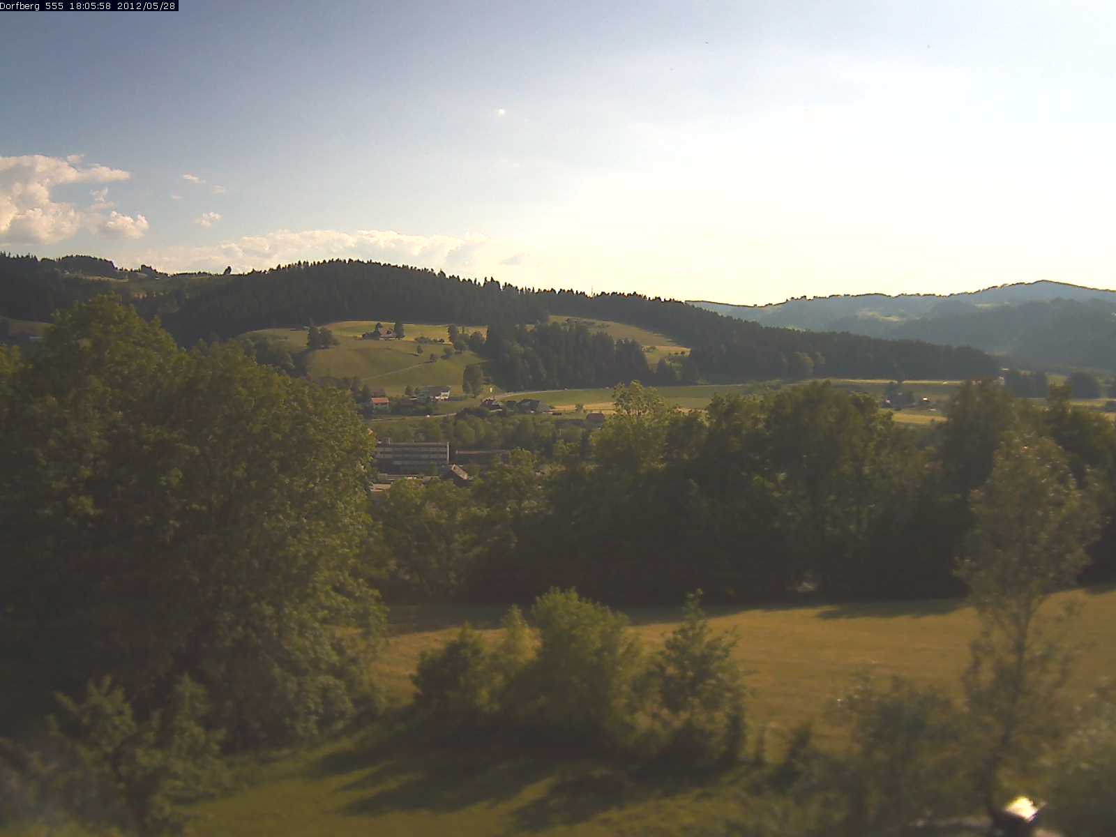 Webcam-Bild: Aussicht vom Dorfberg in Langnau 20120528-180600